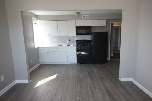 1 Bedroom 1 Bath Utilities Included Small Quiet Building