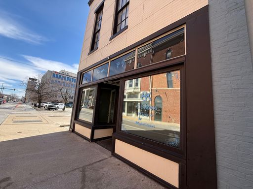 DOWNTOWN MUNCIE - Great location @ Walnut/Jackson – photo 1