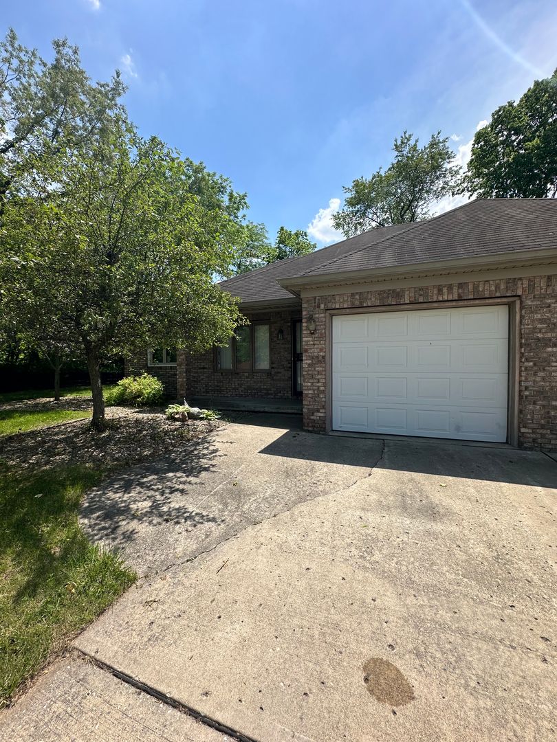 Daleville Apartment: 14315-14317 W Heather Ln