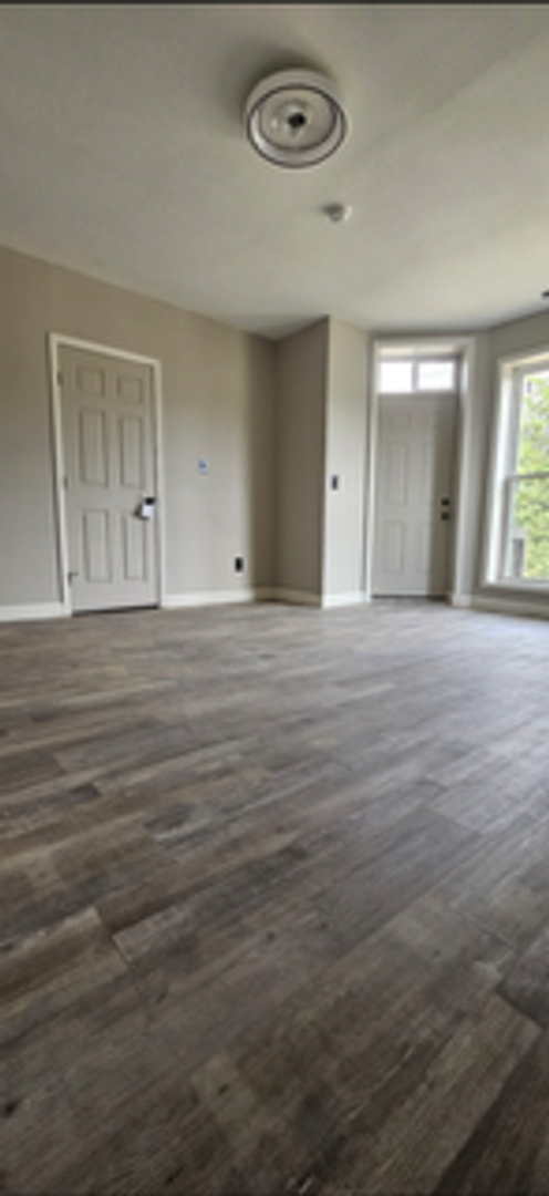 Muncie Apartment: 703 W Adams St