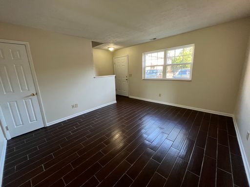 **REMODELED 2-BEDROOM TOWNHOUSE (ALL ELECTRIC)!!** – photo 1