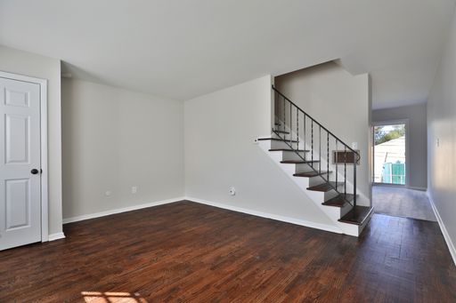 **COMPLETELY REMODELED 2-BEDROOM TOWNHOUSE w/ BASEMENT IN NORTH COLUMBUS!!** – photo 1