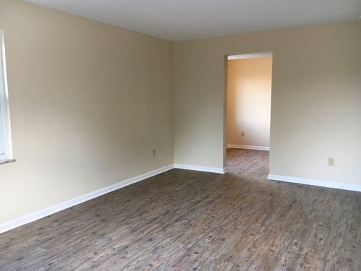 **REMODELED 2-BEDROOM TOWNHOUSE ON HIGH STREET!!** – photo 1