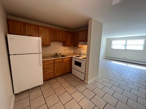 **1-BEDROOM GARDEN STYLE APARTMENT (GAS INCLUDED)!!** – photo 1