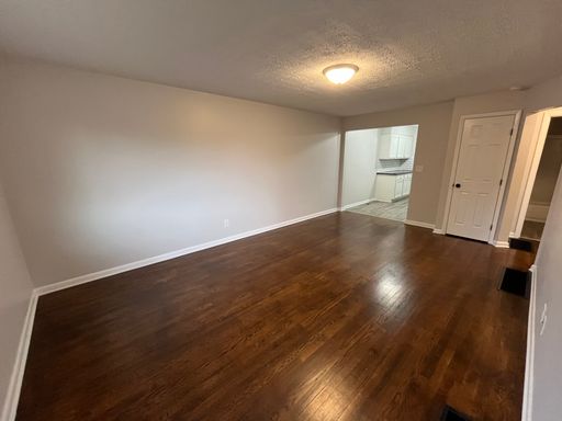 **COMPLETELY REMODELED 2-BEDROOM FLAT IN BEECHWOLD!!** – photo 1