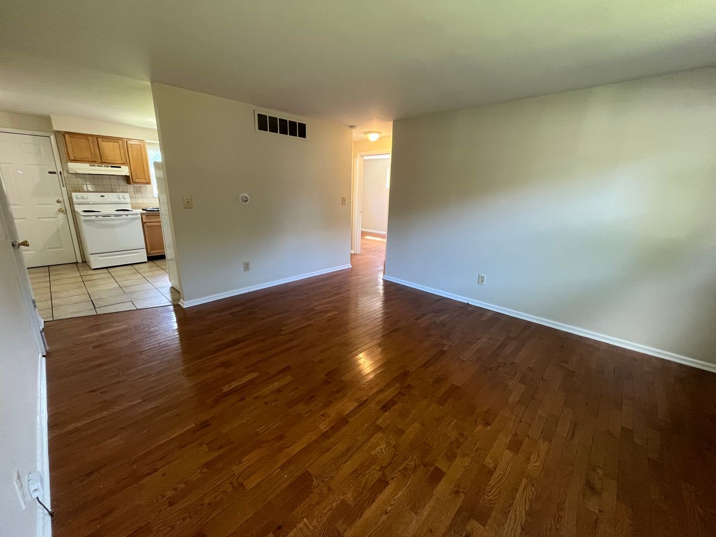 Columbus Apartment: 3601 Maize Rd.