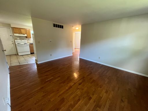 **REMODELED 2-BEDROOM/1-BATH GARDEN STYLE FLAT!** – photo 1