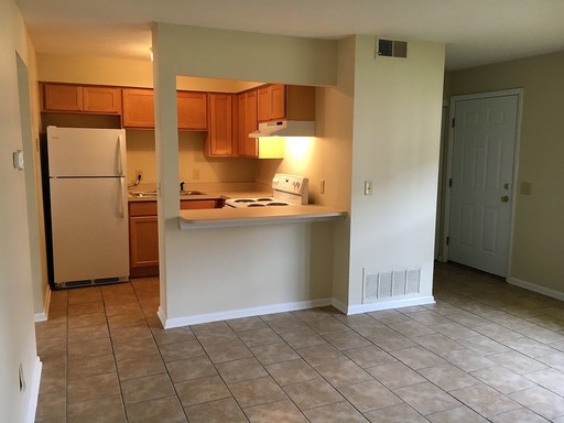 **1-BEDROOM GARDEN APARTMENT!** – photo 1