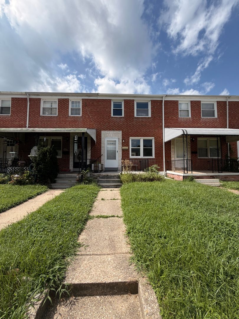Baltimore Townhome: 2229 Graythorne Rd
