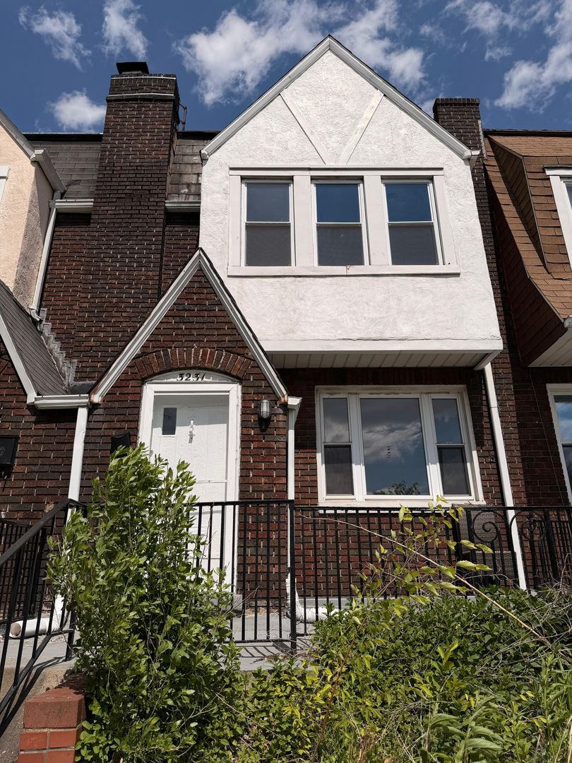 Dundalk Townhome: 3231 Dundalk Ave