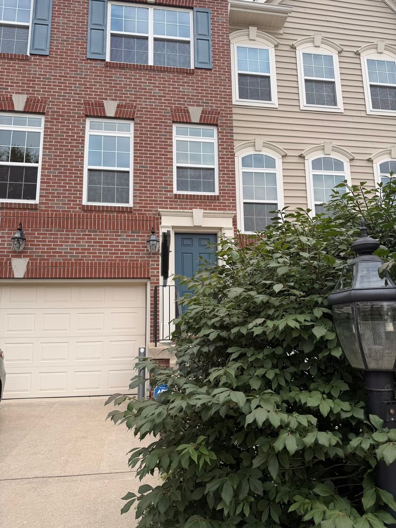 Glen Burnie House: 7282 Mockingbird Cir