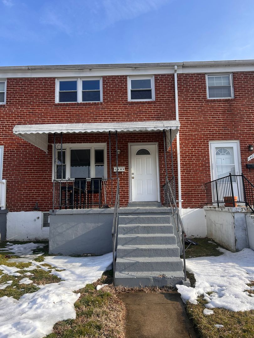 Essex House: 1409 Nicolay Way, Essex, MD 21221