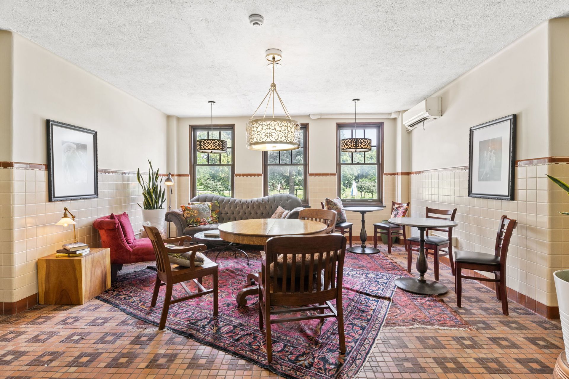 Indianapolis Apartment: 202 Steeples Blvd