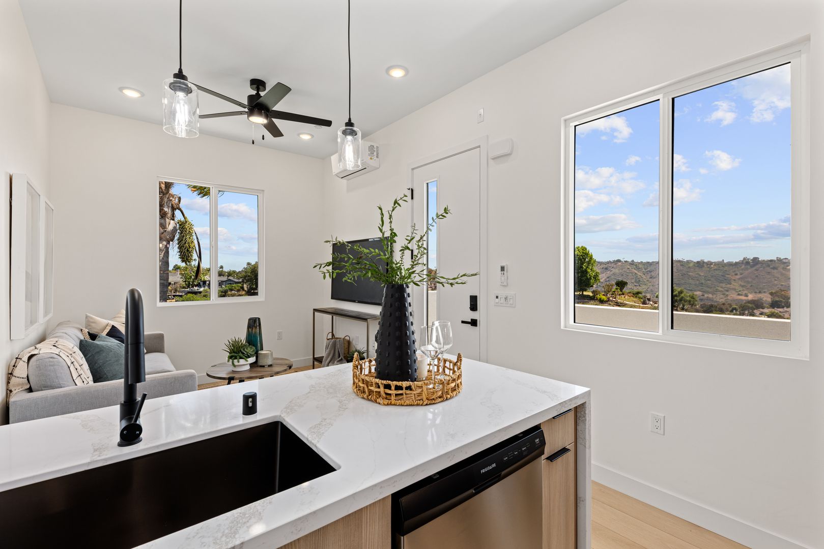 San Diego Apartment: 4580 Jicarillo Ave