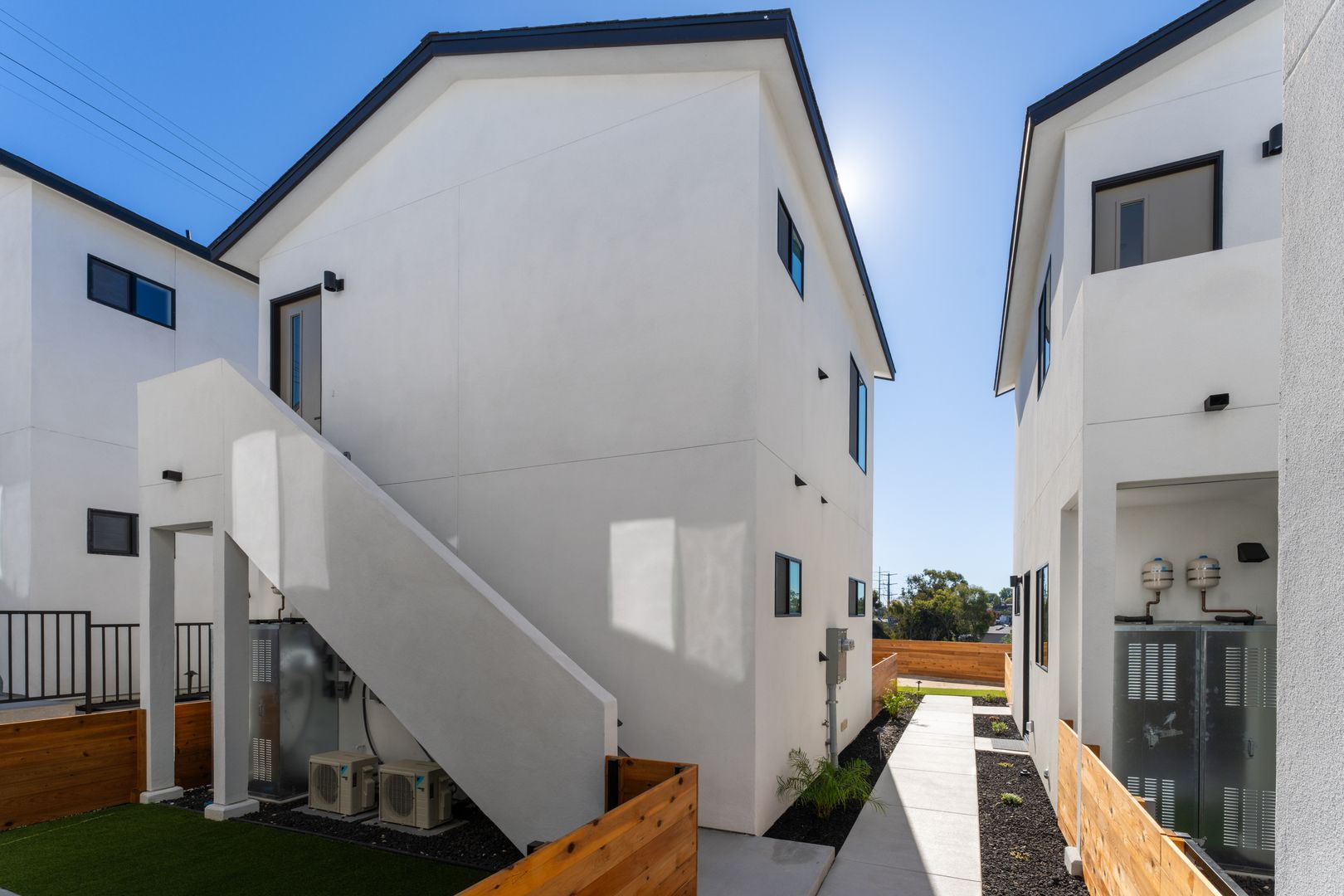 San Diego Apartment: 4603 - 4611 Almayo Ave.