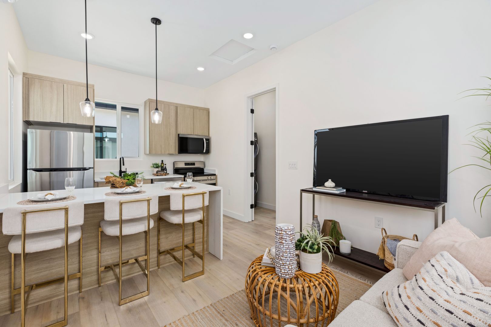 San Diego Apartment: 1613 Burton St