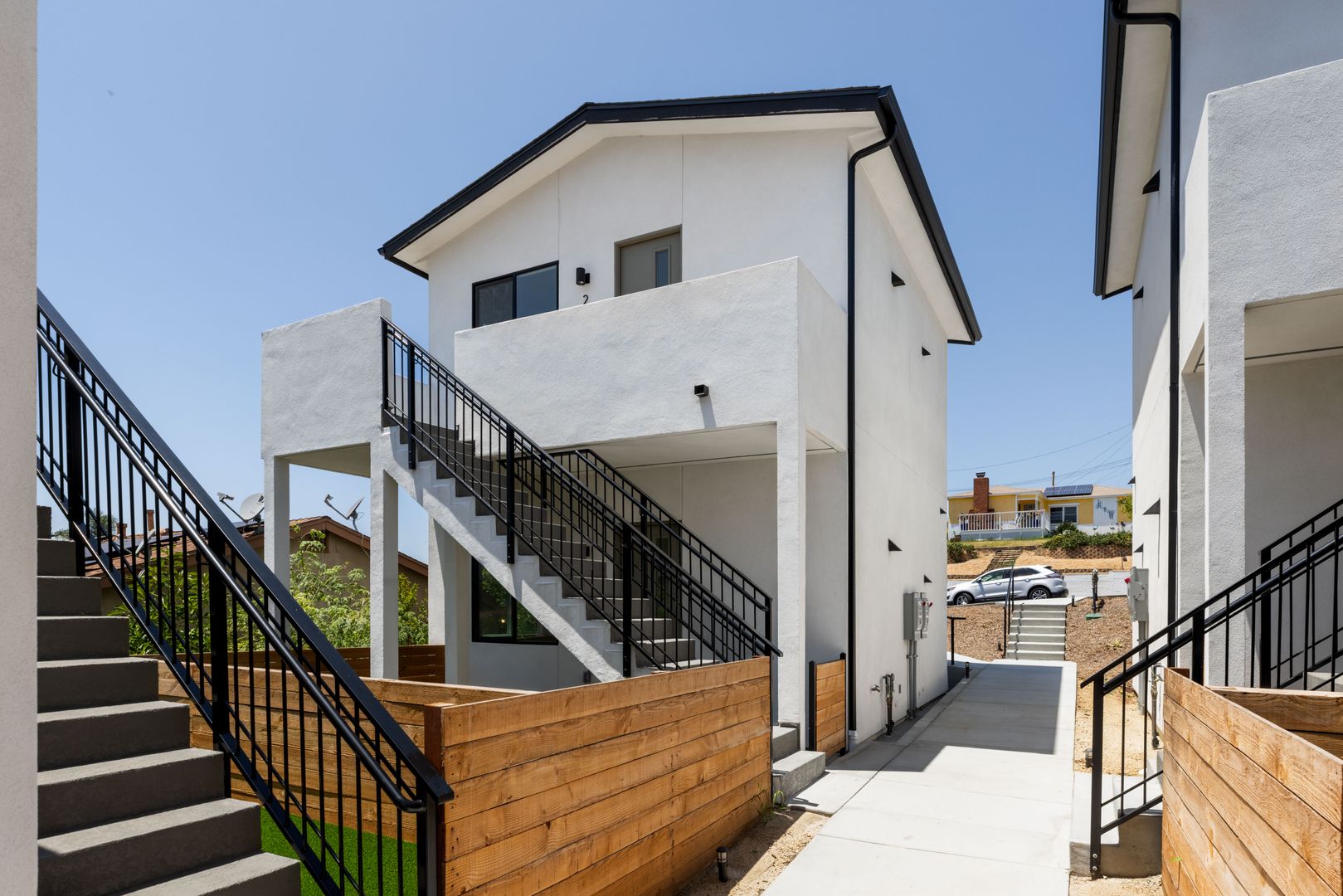 San Diego Apartment: 5527-33 Olvera Ave