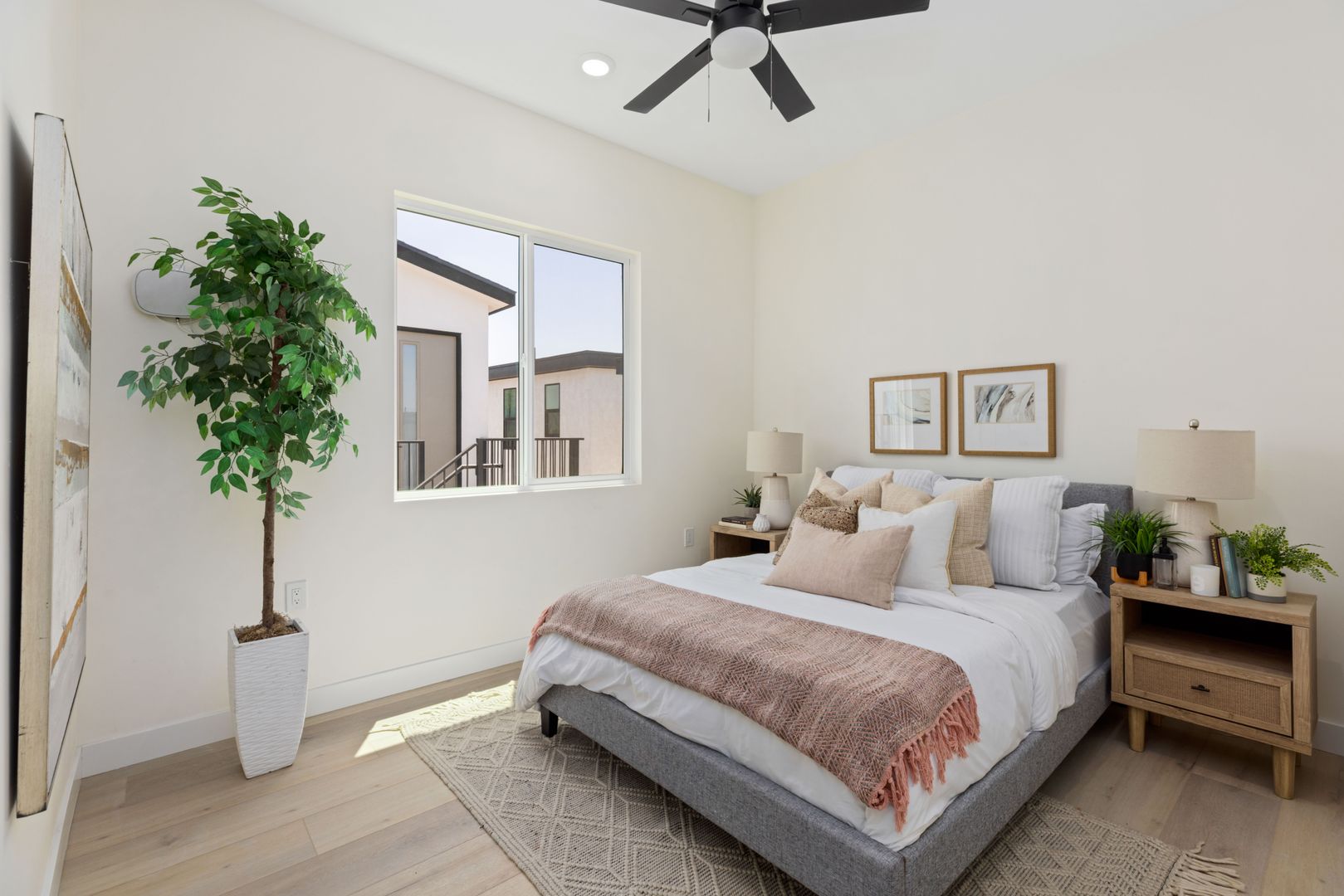 San Diego Apartment: 1613 Burton St