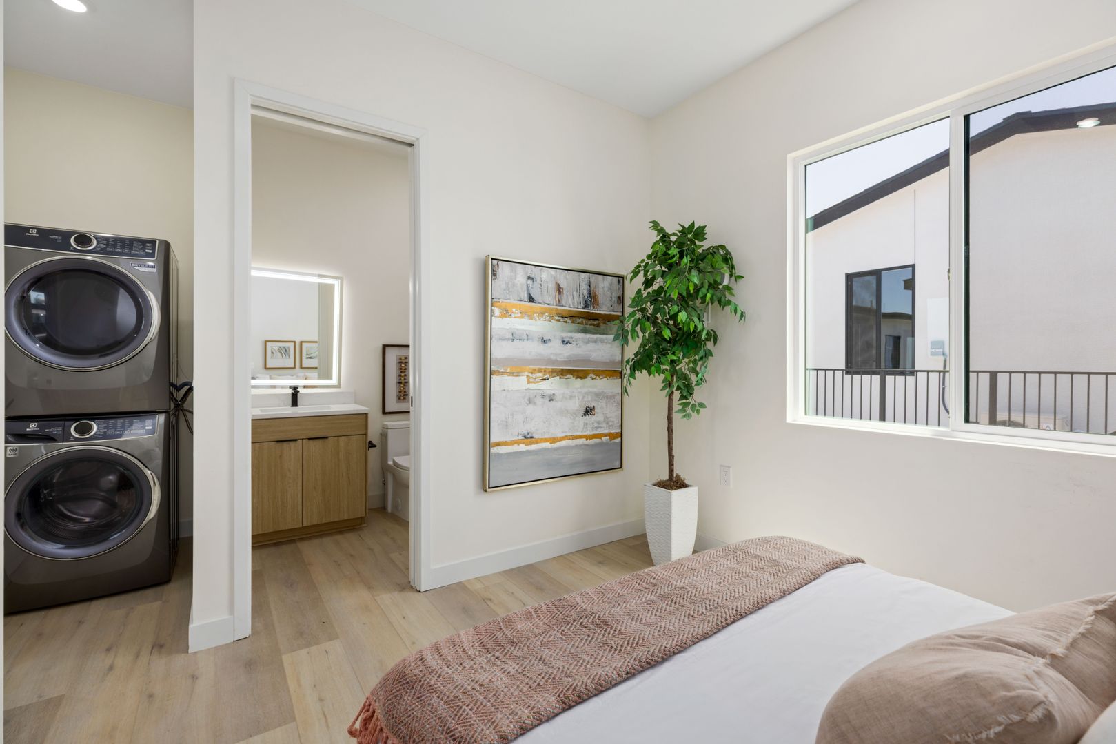 San Diego Apartment: 1613 Burton St