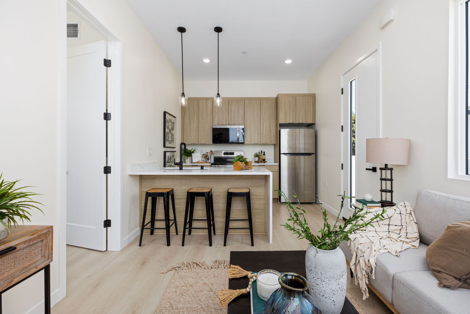 San Diego Apartment: 5527-33 Olvera Ave