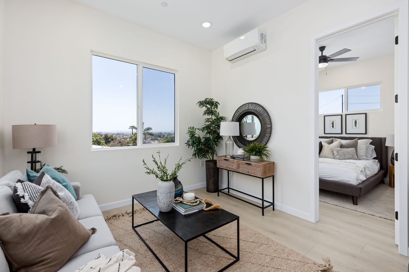 San Diego Apartment: 5527-33 Olvera Ave