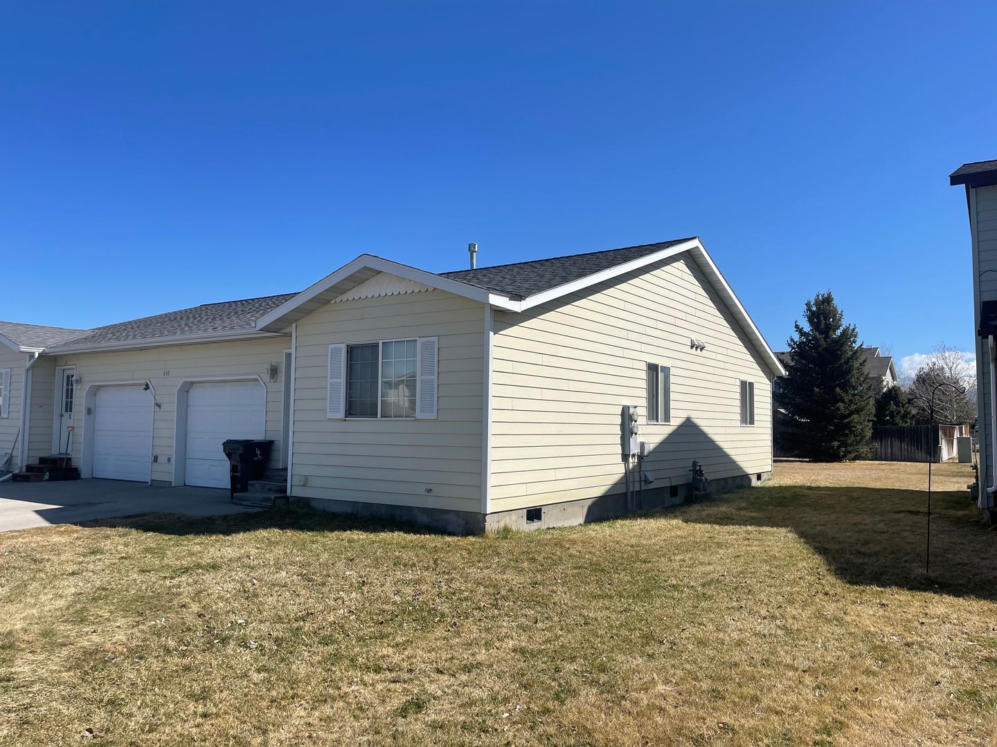 Belgrade House: 810 Mantle Drive, Unit B