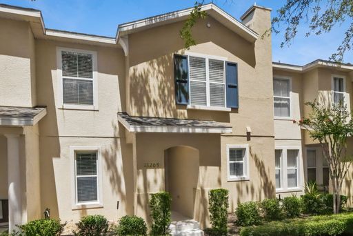 Charming 3/2.5 Townhome Steps from Downtown Avalon! – photo 1