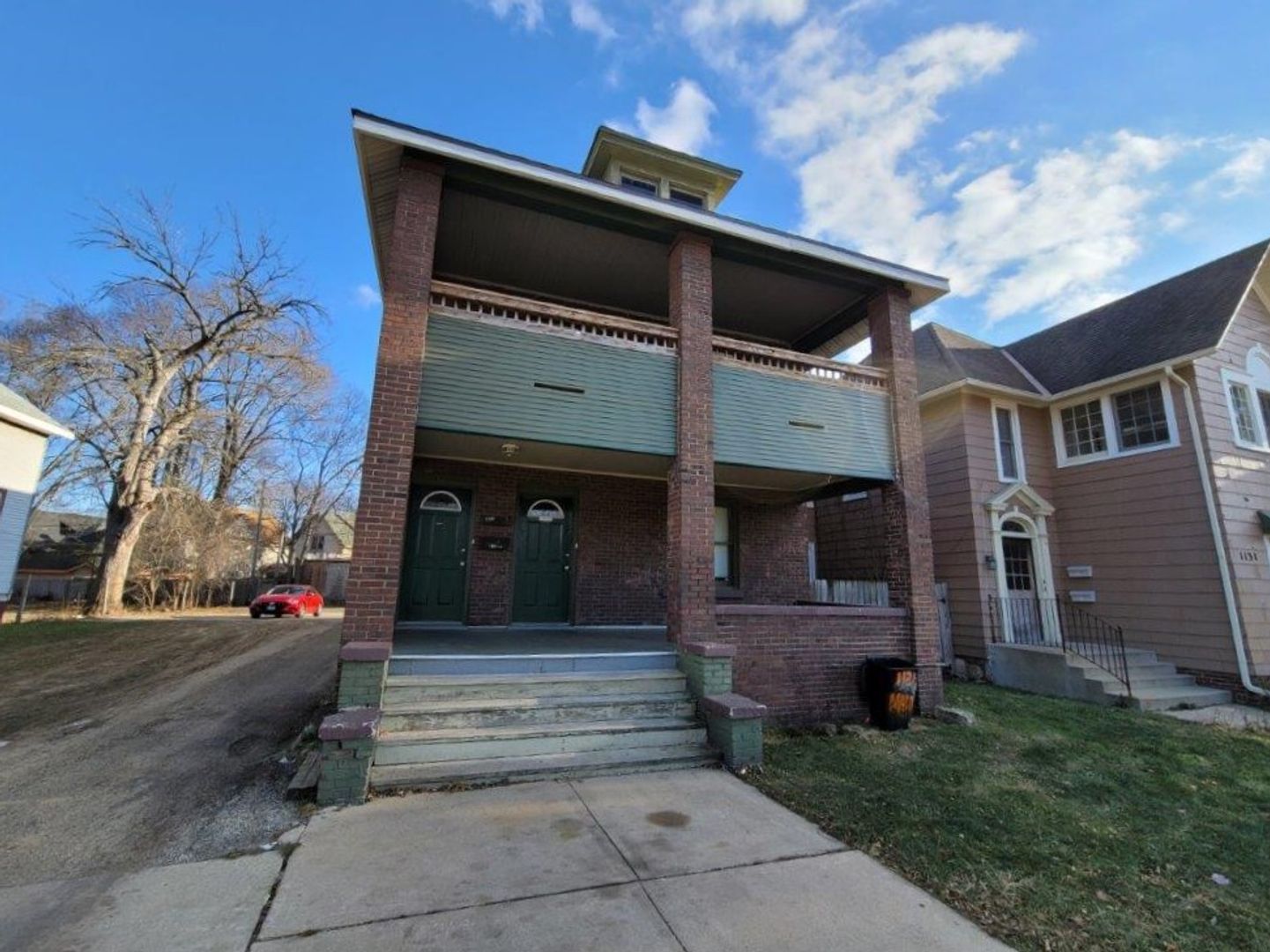 Rockford Apartment: 1133-1135 N Main St