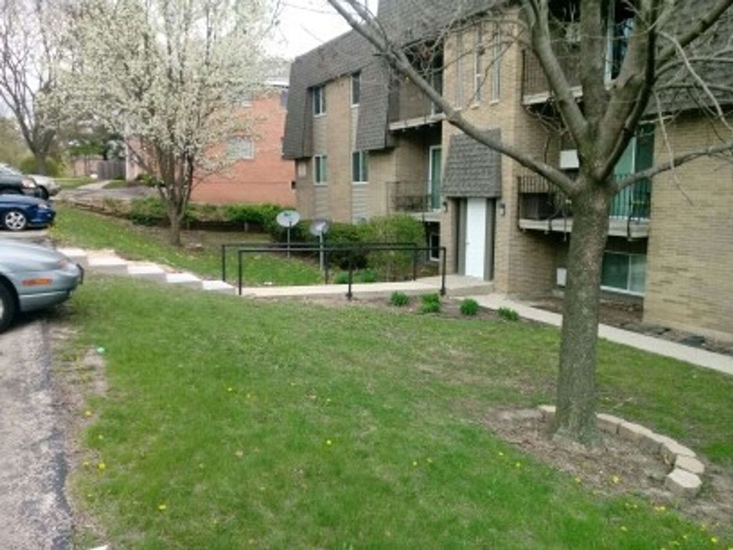 Rockford Apartment: 2905 Park Terrace