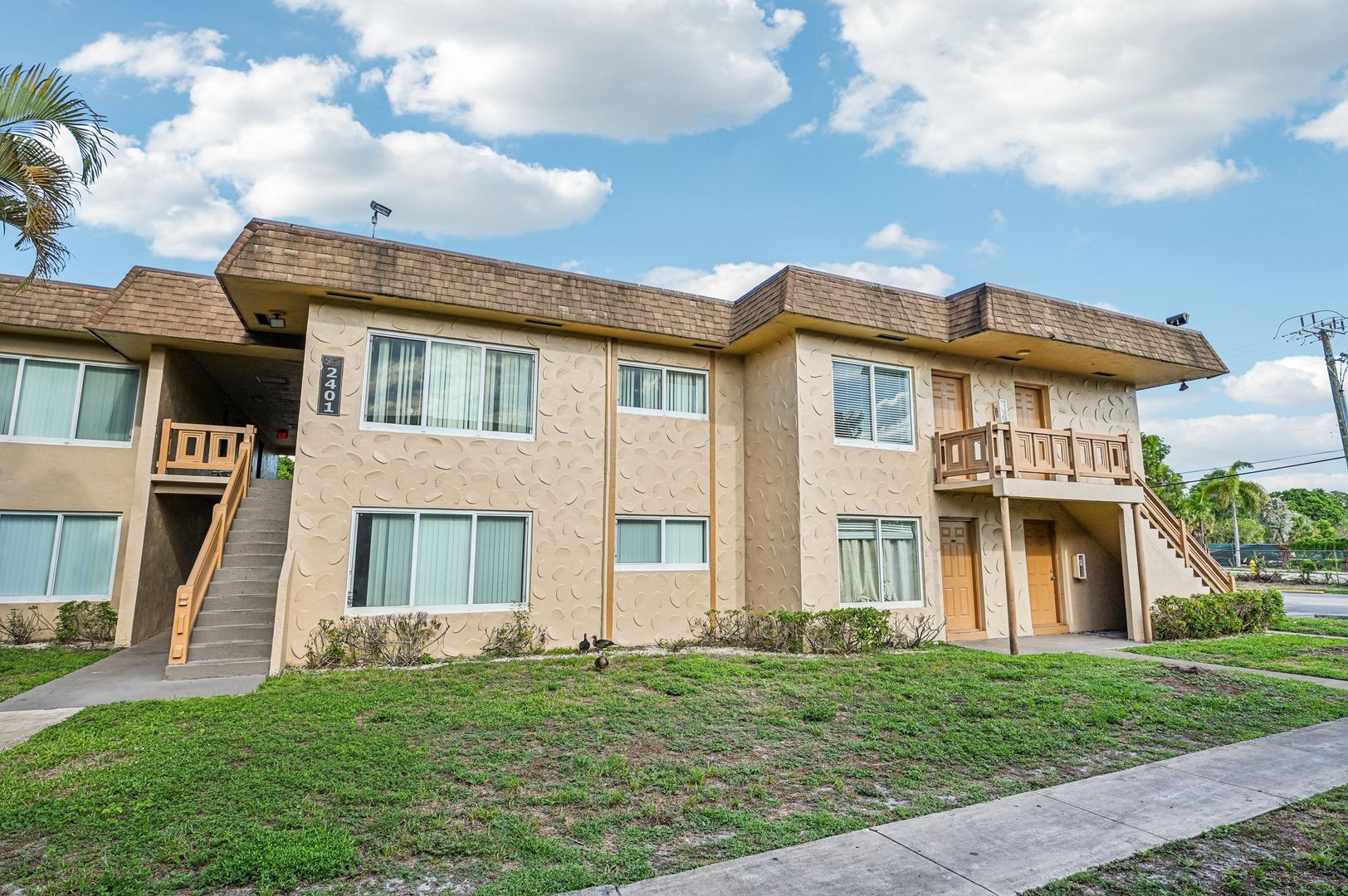 Lauderdale Lakes Apartment: 2700 NW 39th Way