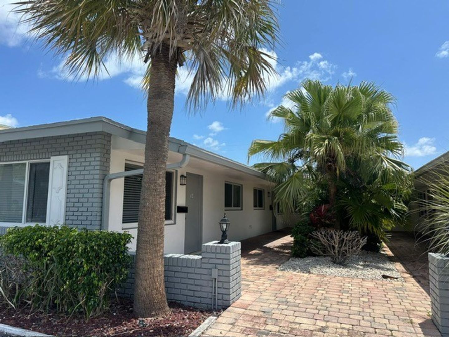 Lighthouse Point Apartment: 3700-3720 NE 22nd Ave