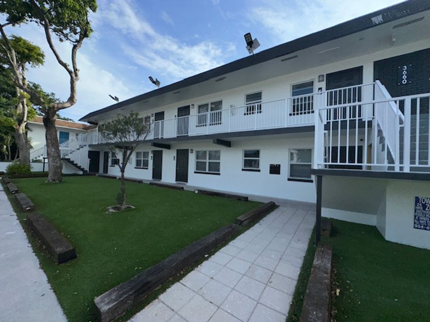 Oakland Park Apartment: 3616-3660 NE 11th Ave
