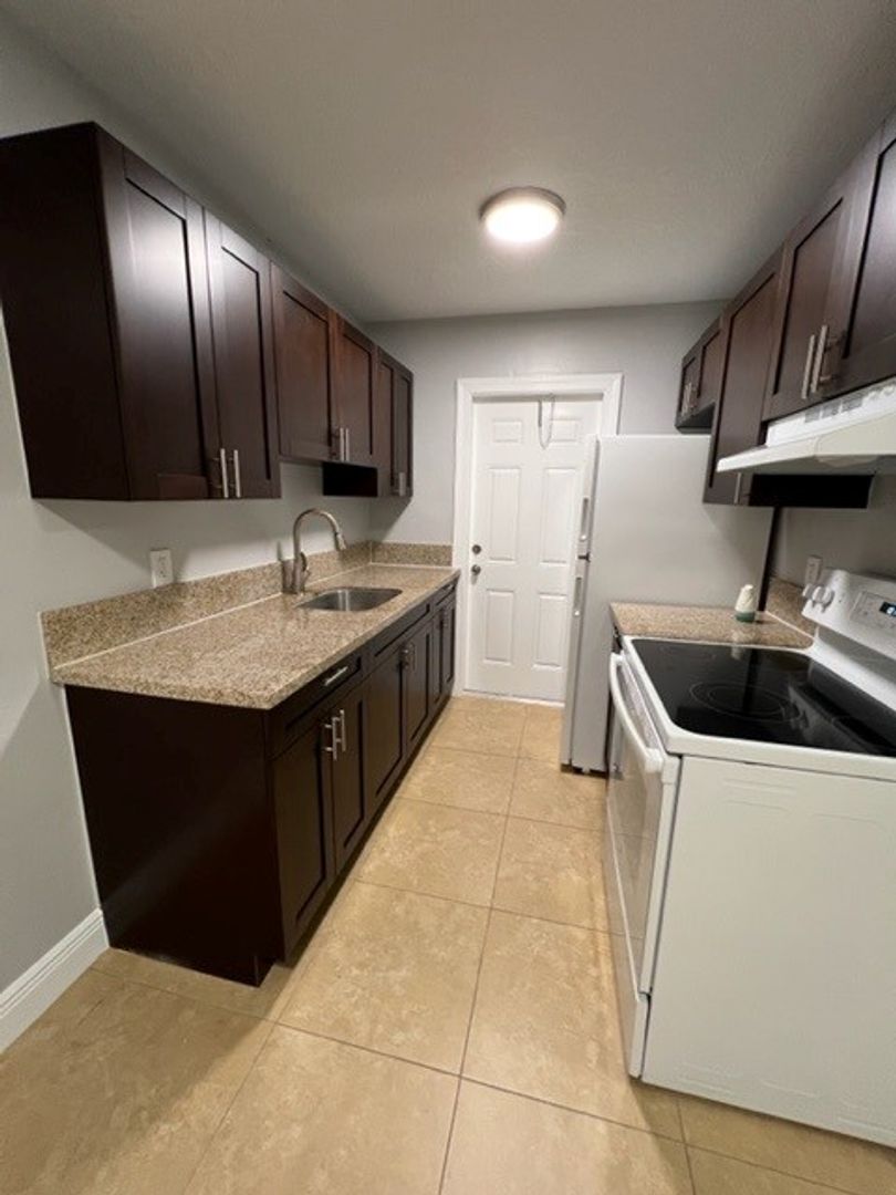 Pompano Beach Apartment: 2900 NE 17th Ave