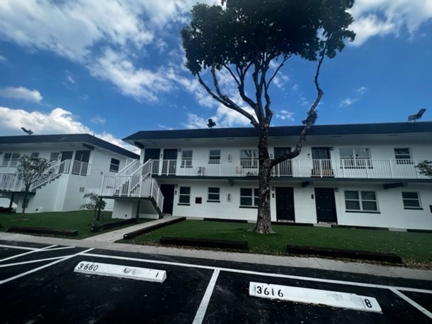 Oakland Park Apartment: 3616-3660 NE 11th Ave