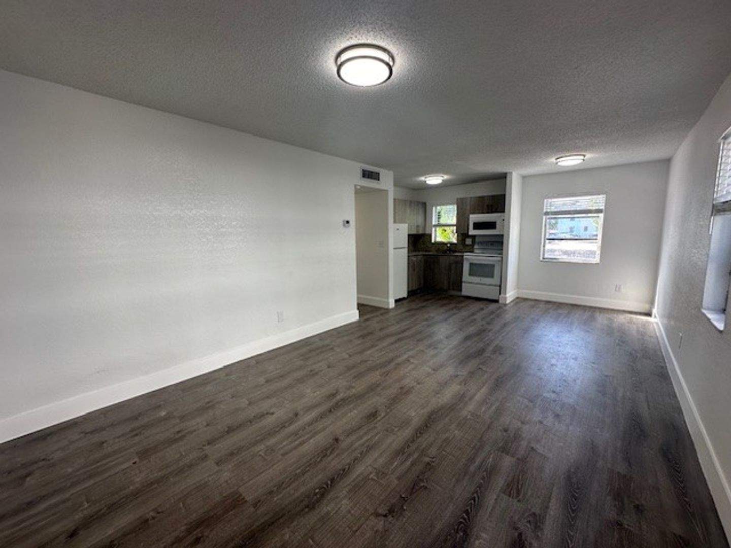Hollywood Apartment: 2910 Pierce Street
