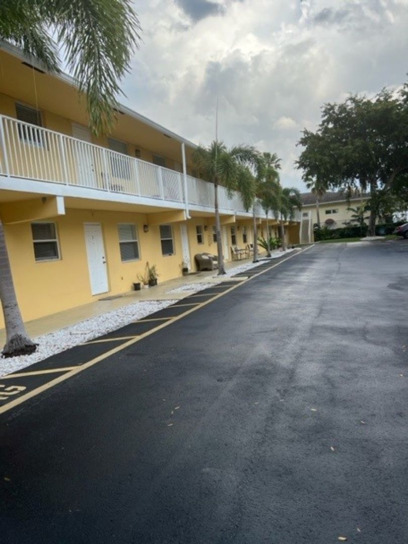 Wilton Manors Apartment: 2640 NE 8th Ave
