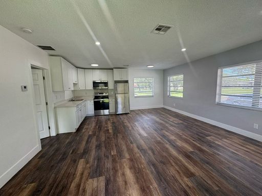 Amazing Fully Remodel 1/1 in Edgewood Available NOW – photo 1