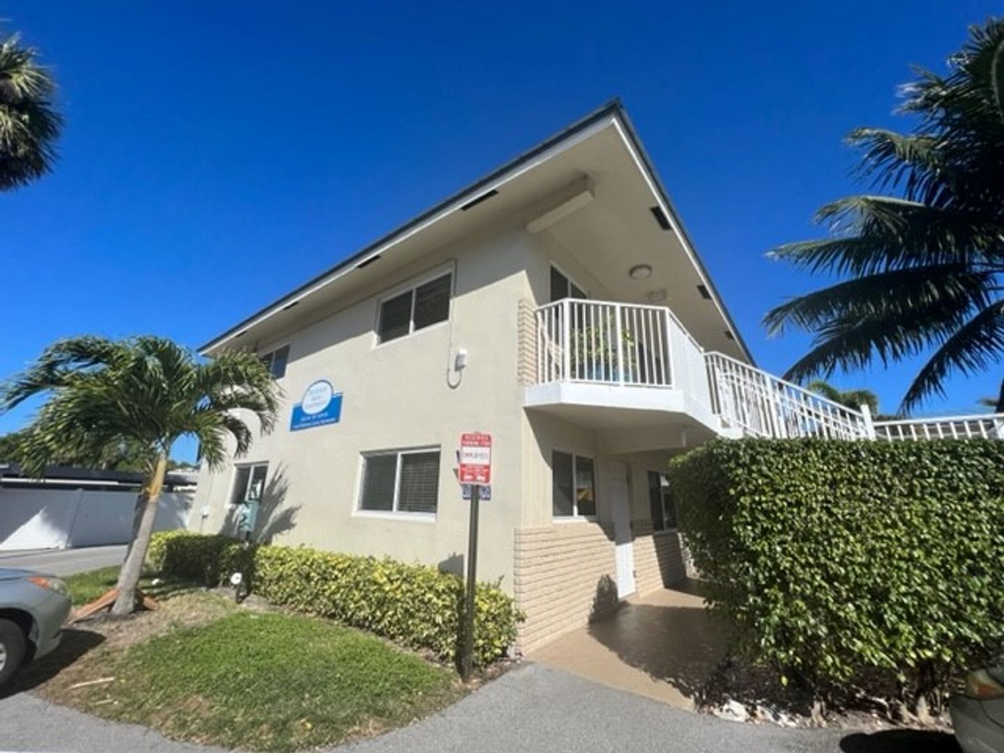 Deerfield Beach Apartment: 110 NE 19th Ave