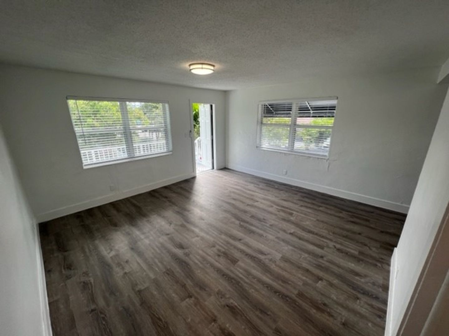 Hollywood Apartment: 1821 Thomas Street