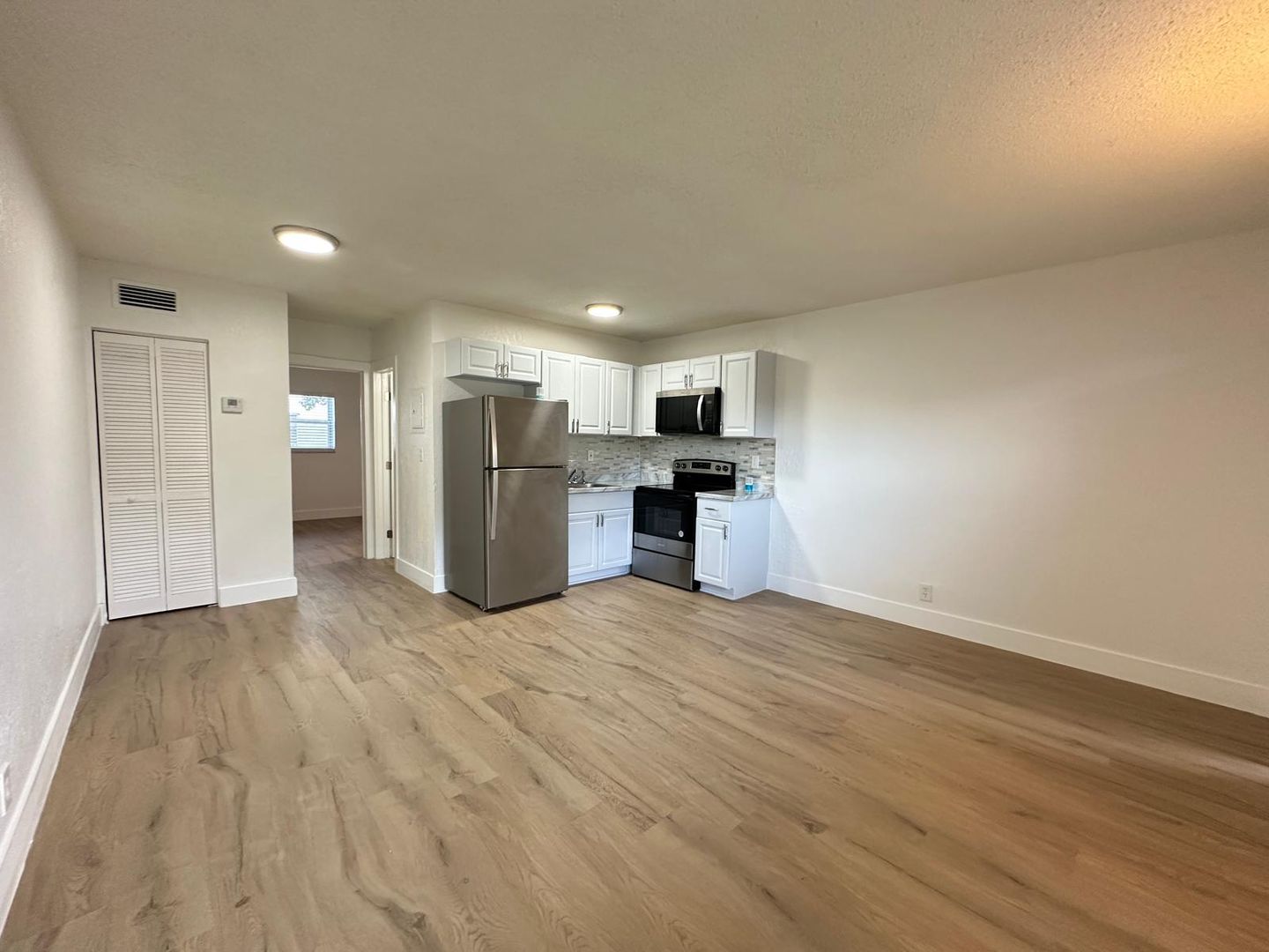 Oakland Park Apartment: 3616-3660 NE 11th Ave