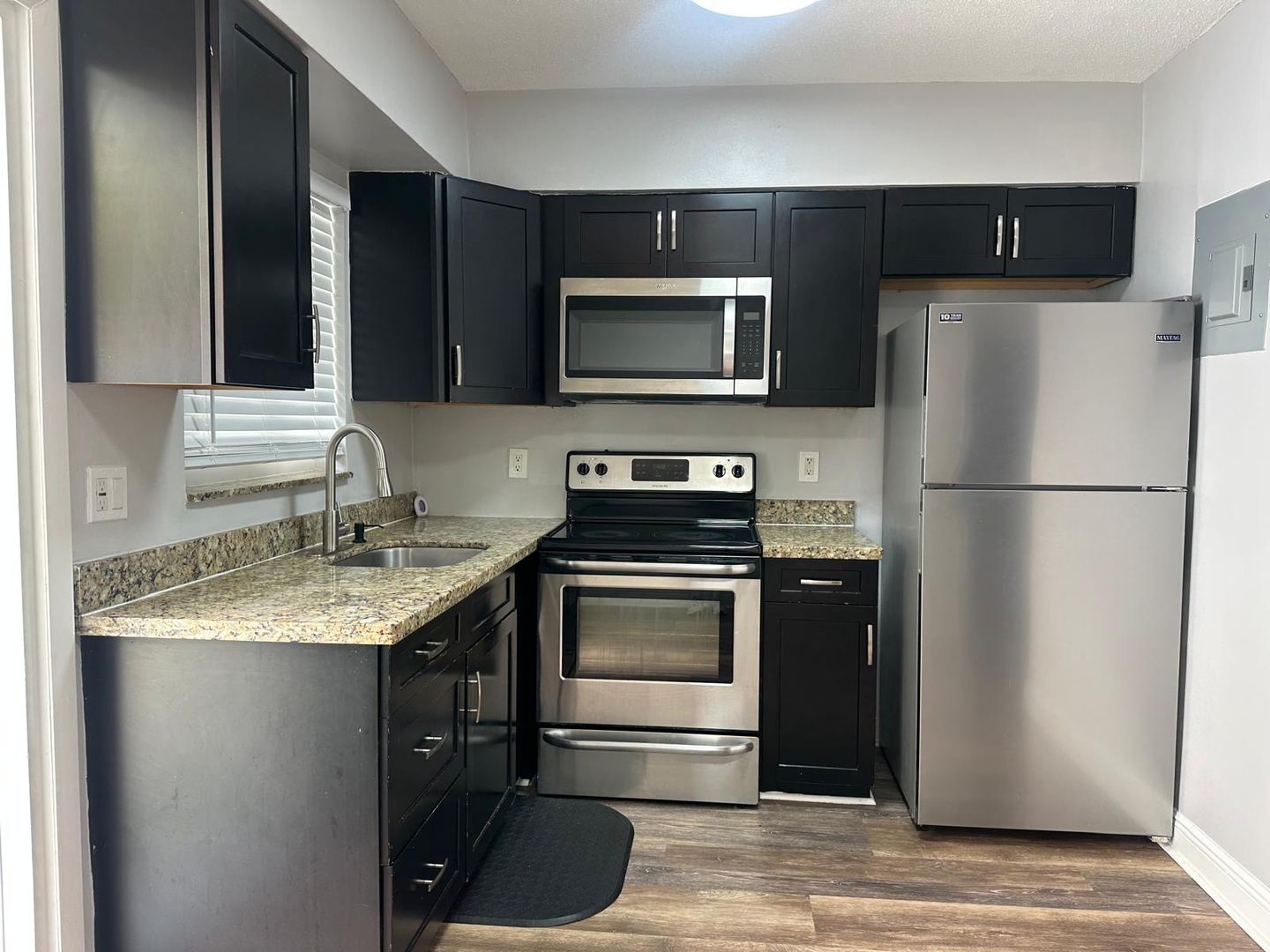 Lighthouse Point Apartment: 3700-3720 NE 22nd Ave