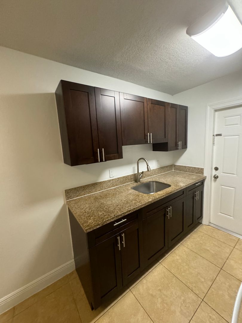 Pompano Beach Apartment: 2900 NE 17th Ave