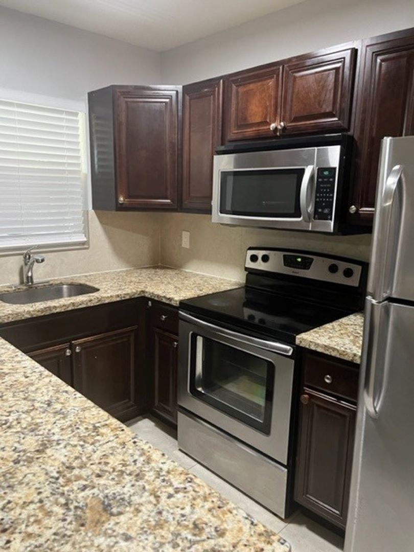 Wilton Manors Apartment: 2640 NE 8th Ave