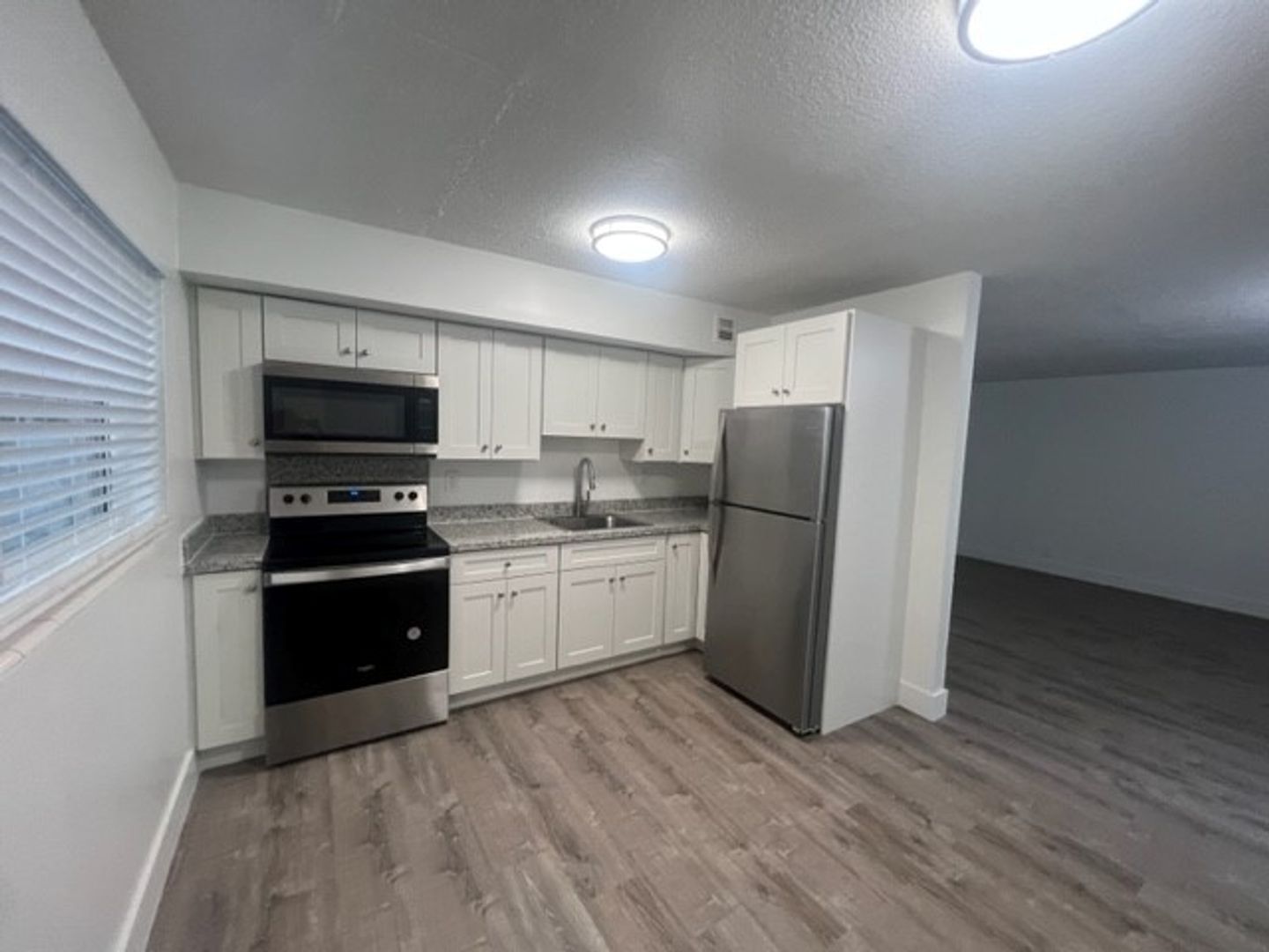Hollywood Apartment: 2500 Johnson Street