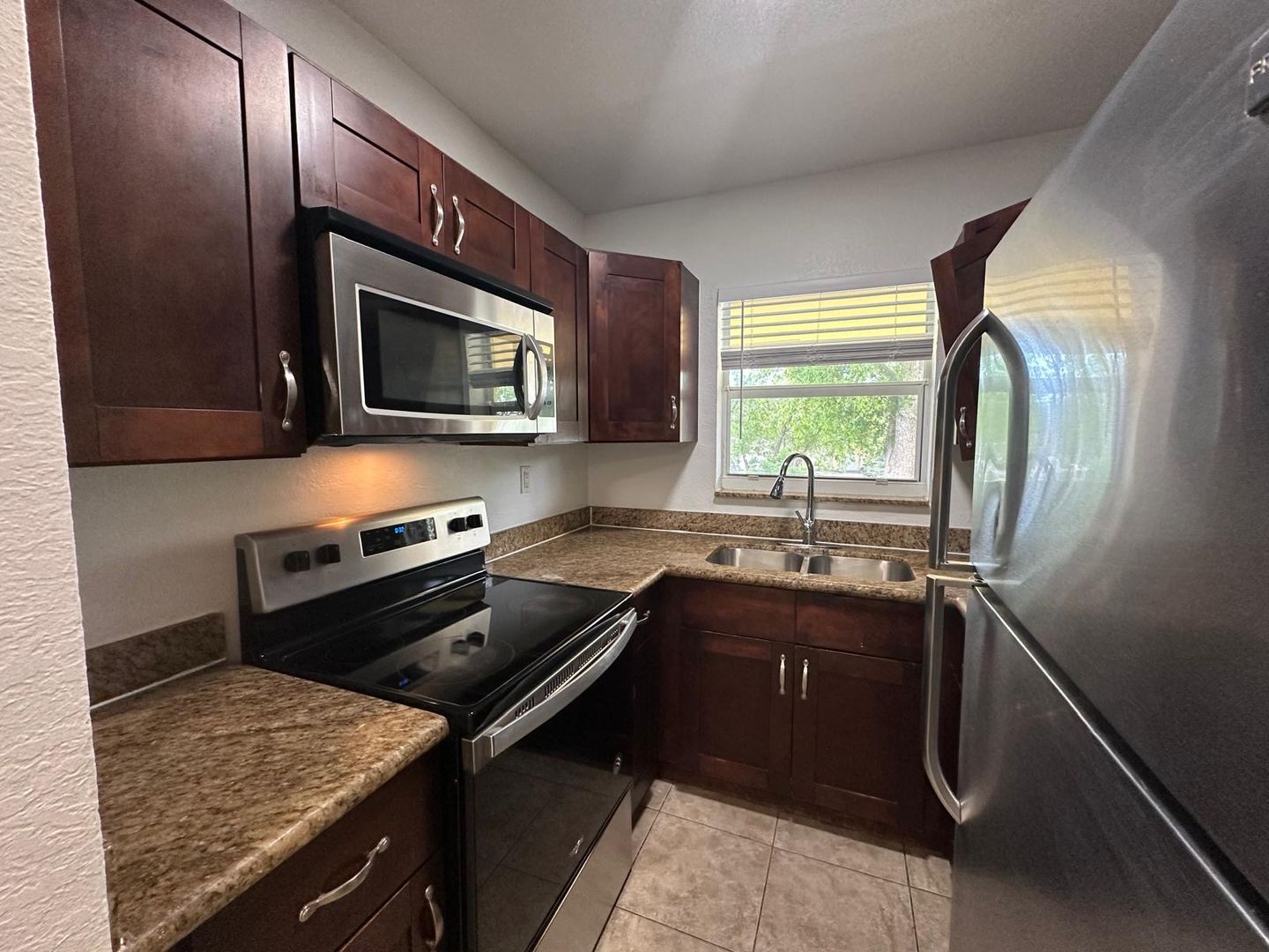 Wilton Manors Apartment: 2640 NE 8th Ave