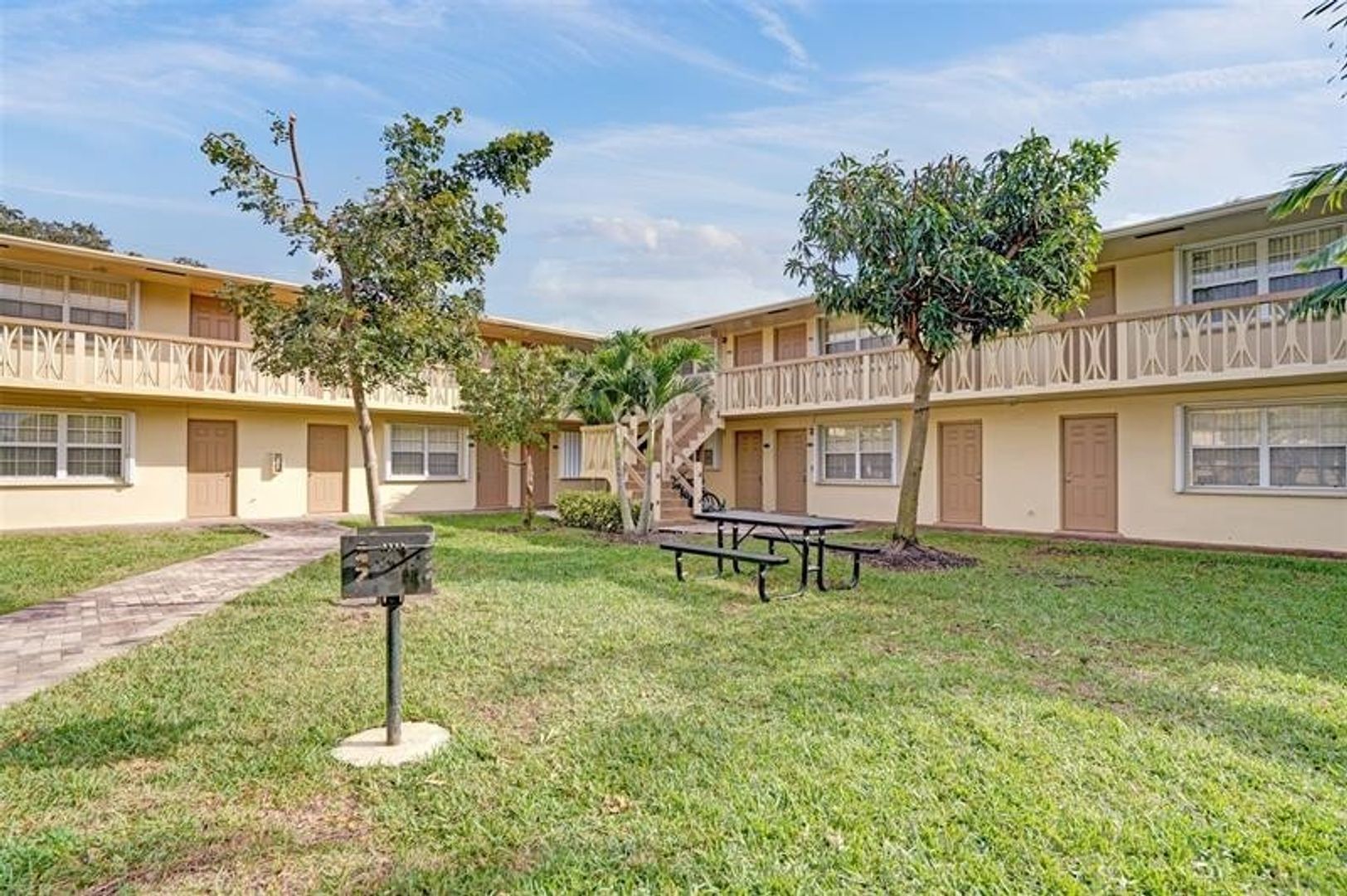 Pompano Beach Apartment: 2900 NE 17th Ave