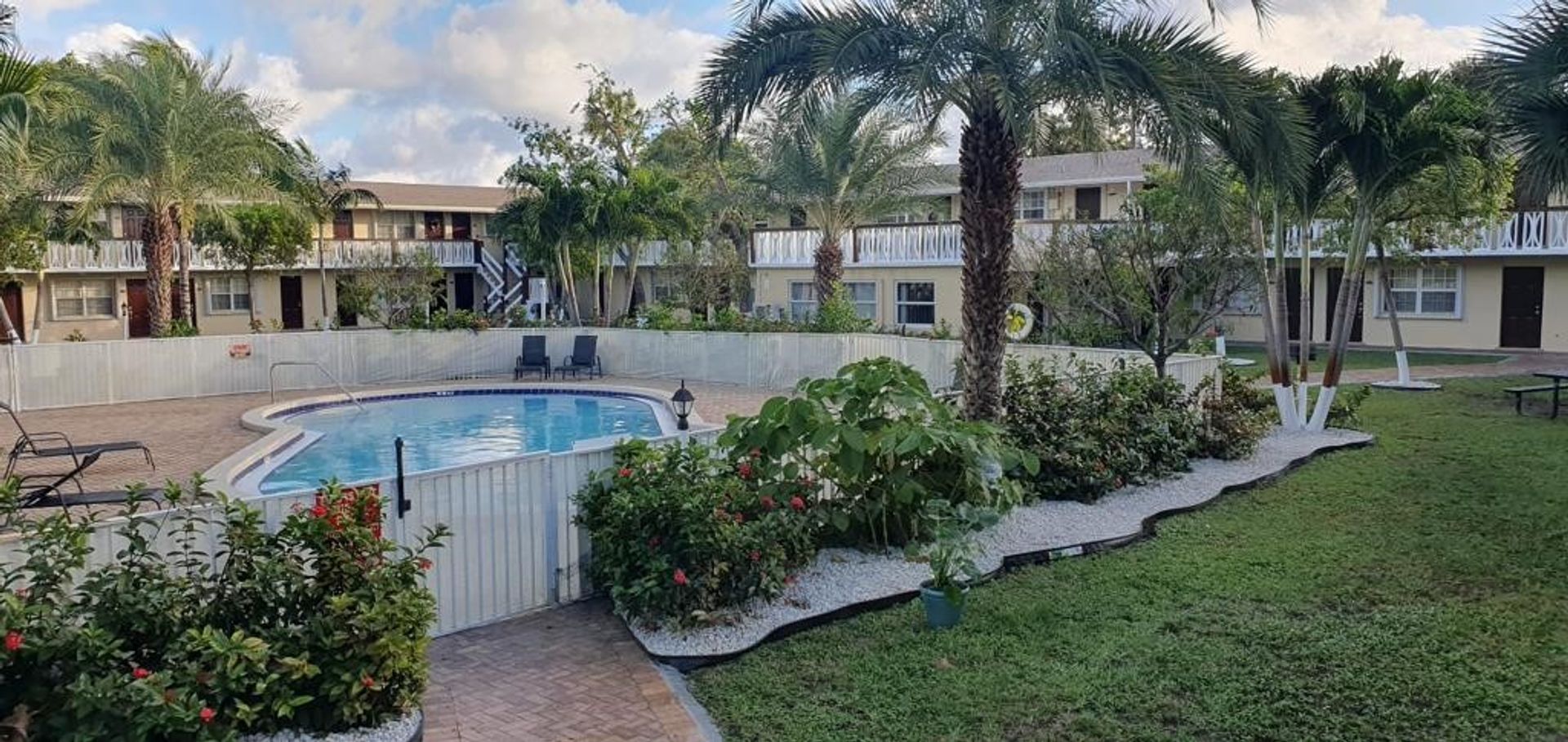 Pompano Beach Apartment: 2900 NE 17th Ave