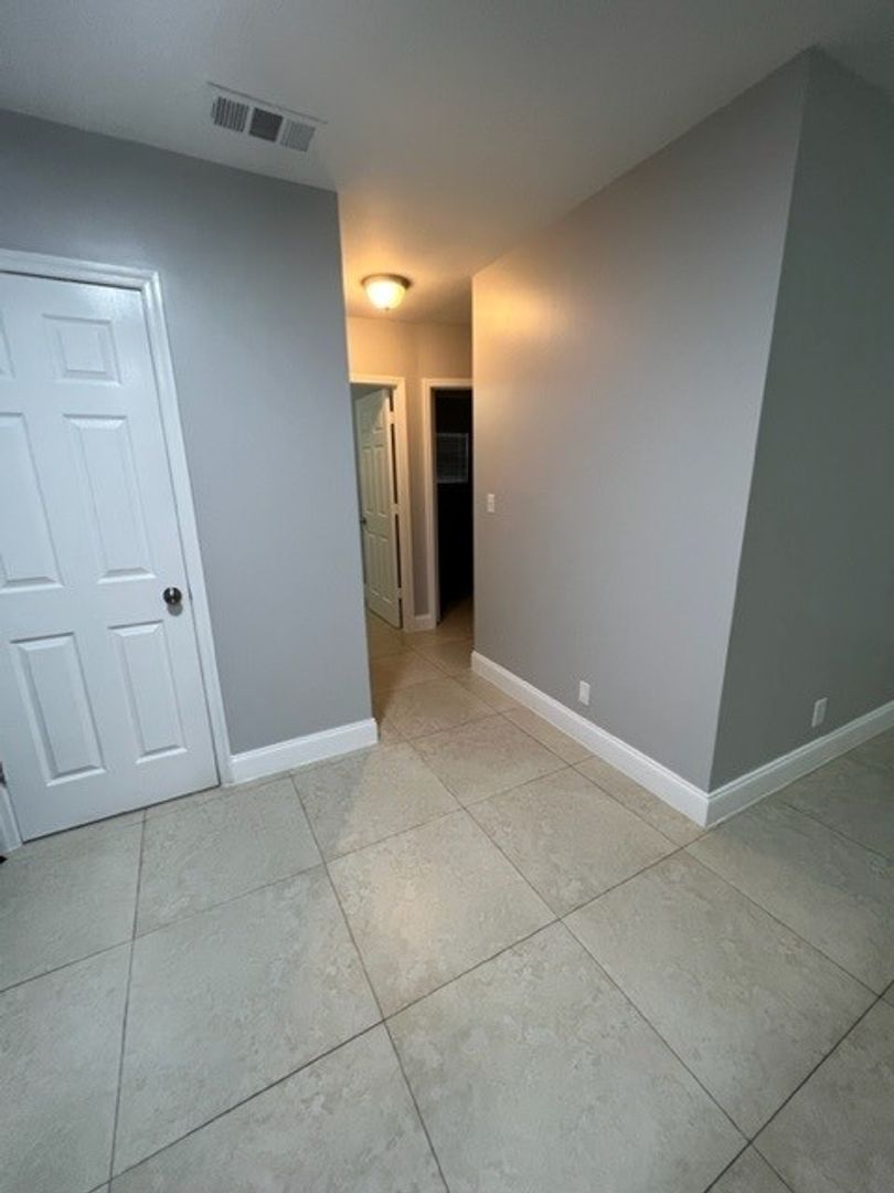 Wilton Manors Apartment: 2640 NE 8th Ave