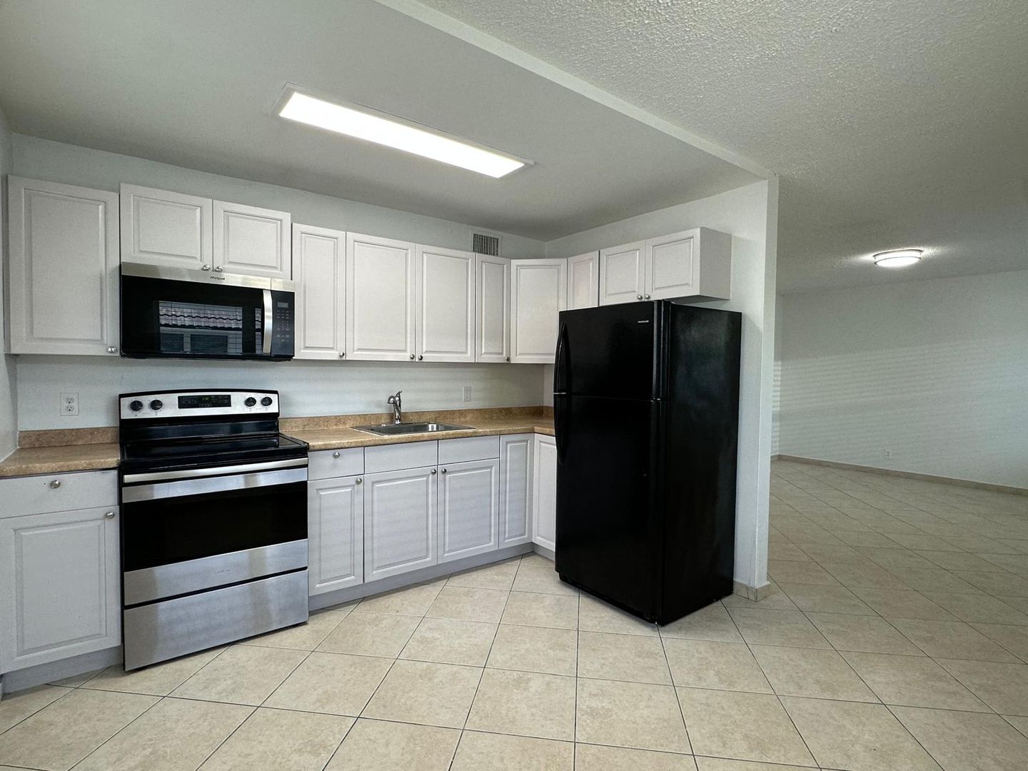 Hollywood Apartment: 2500 Johnson Street