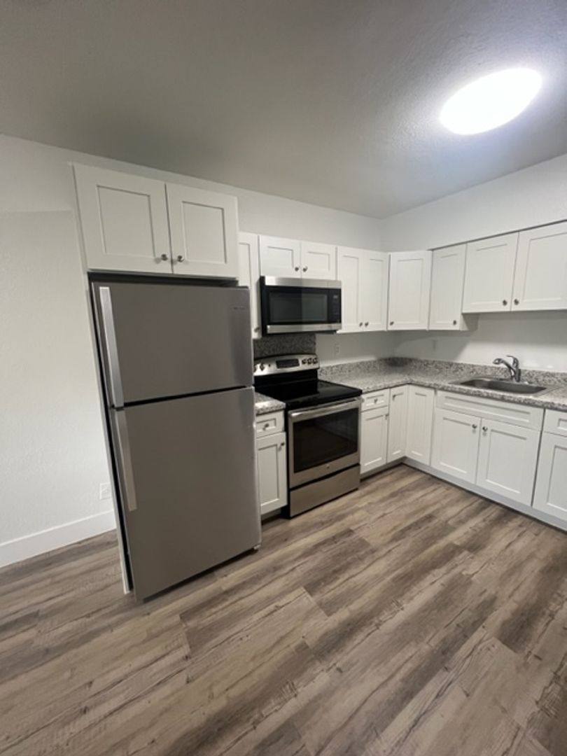 Hollywood Apartment: 1928 Jefferson Street